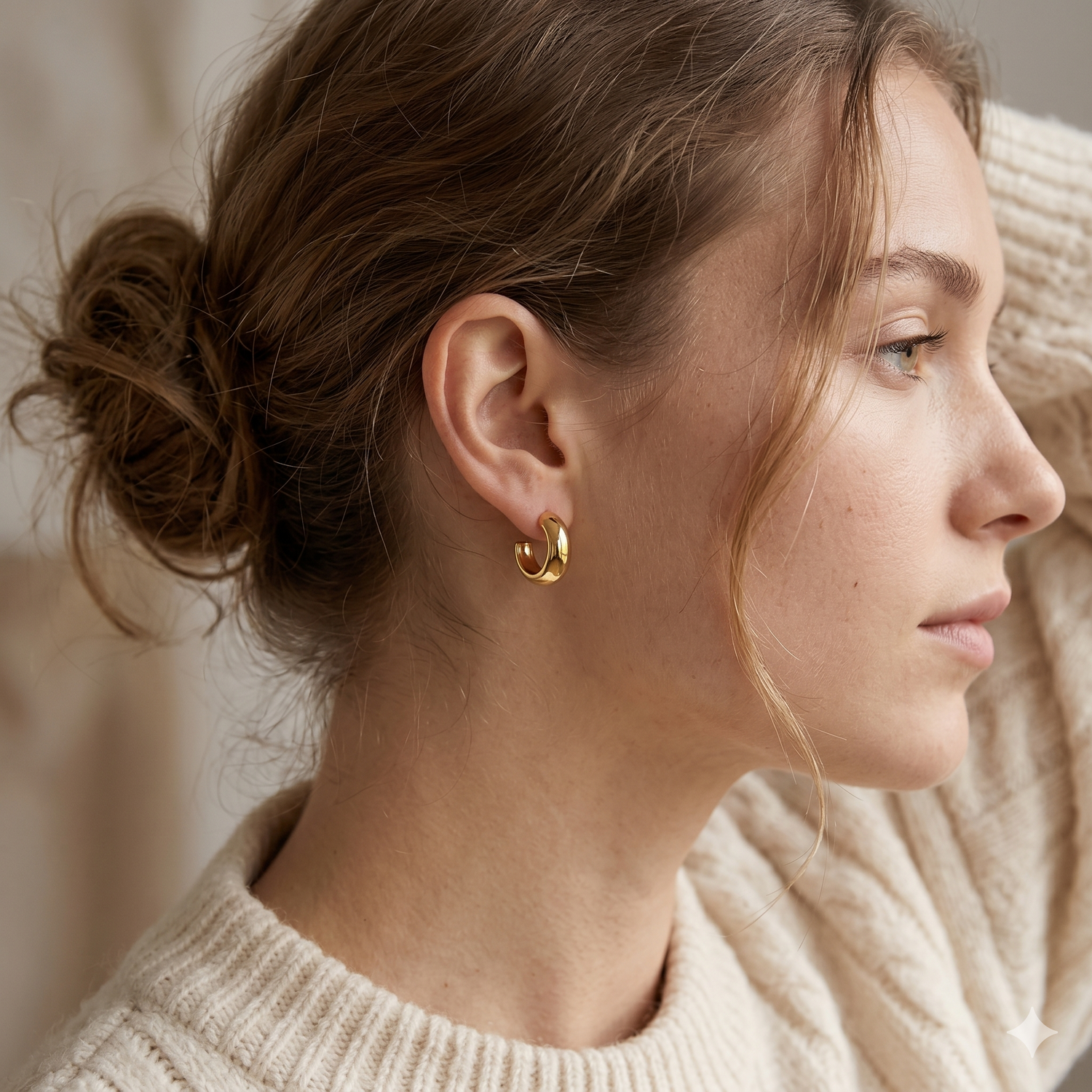 Luna Curve Huggie Hoop Earrings
