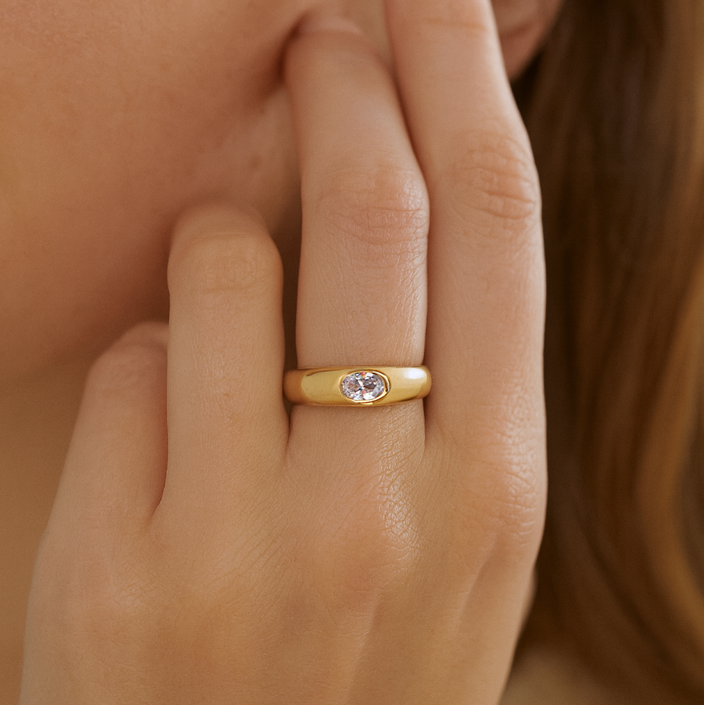 Marquise kuppelring i guld