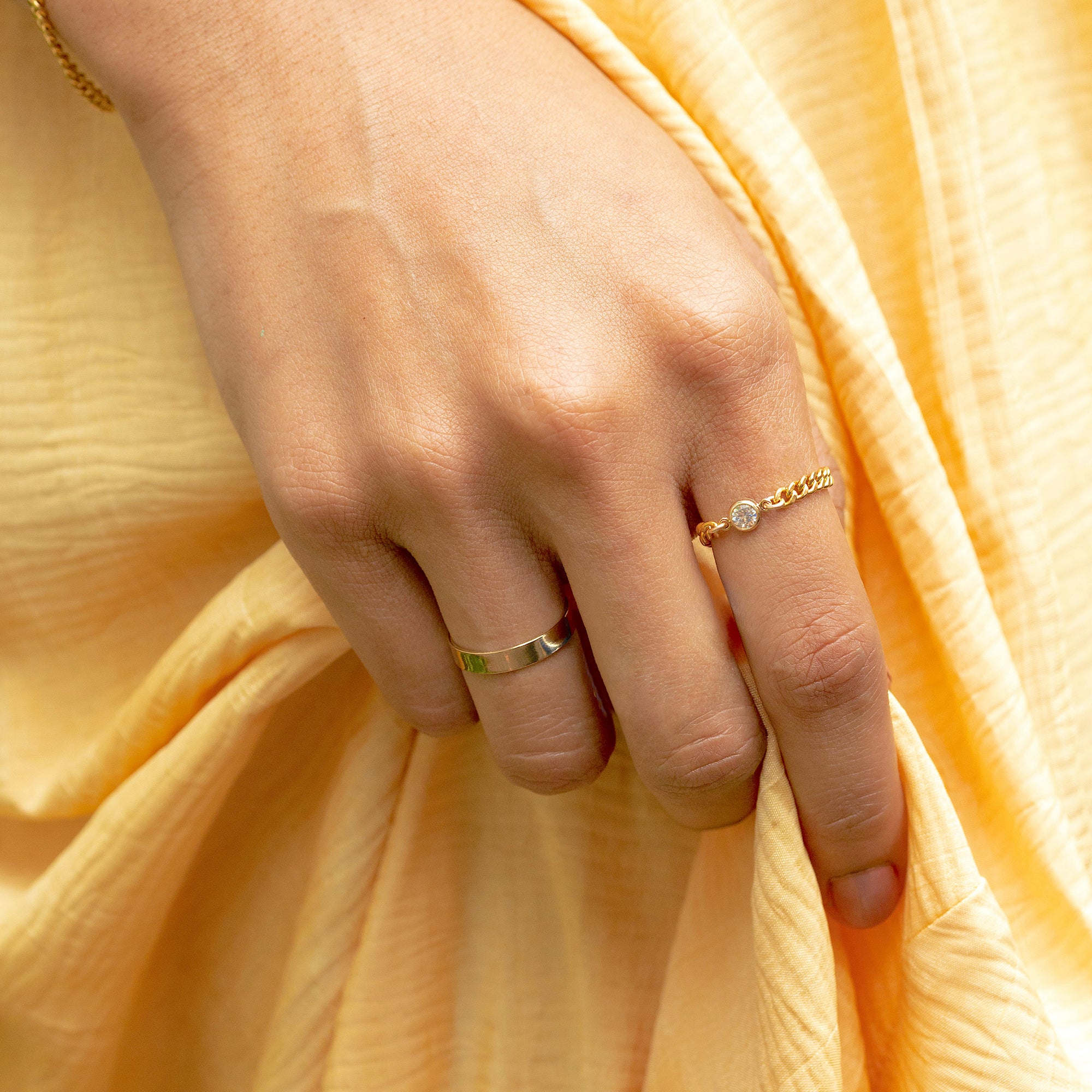 Cincin Bezel Jernih Rantai Pembatas