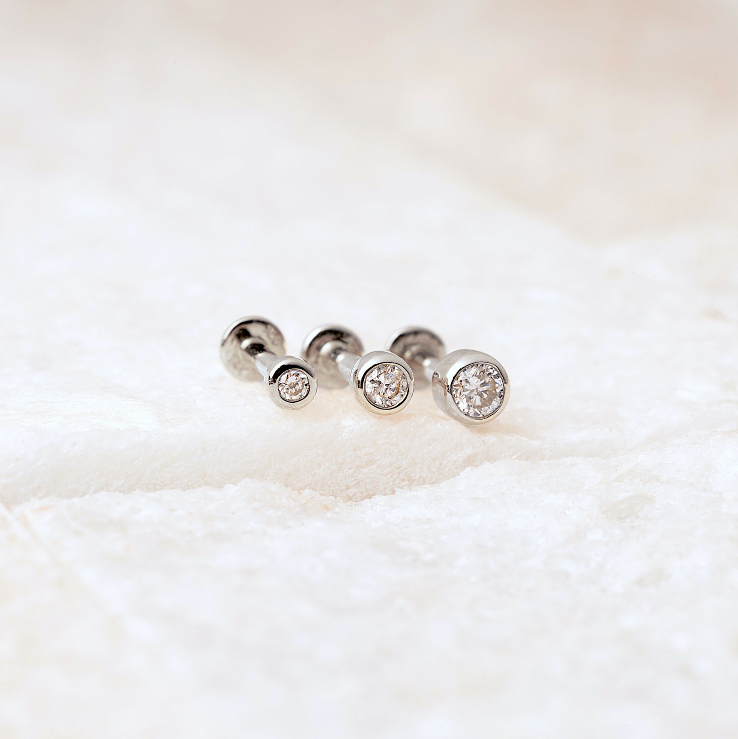 Color:White Gold
Option:Single
Option:Pair