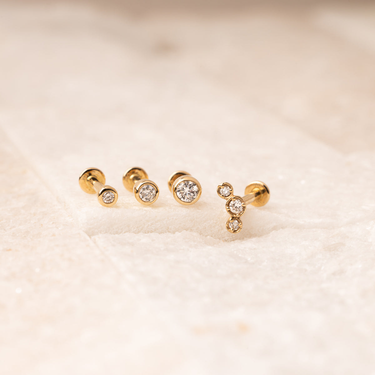 Color:Yellow Gold
Option:Single
Option:Pair