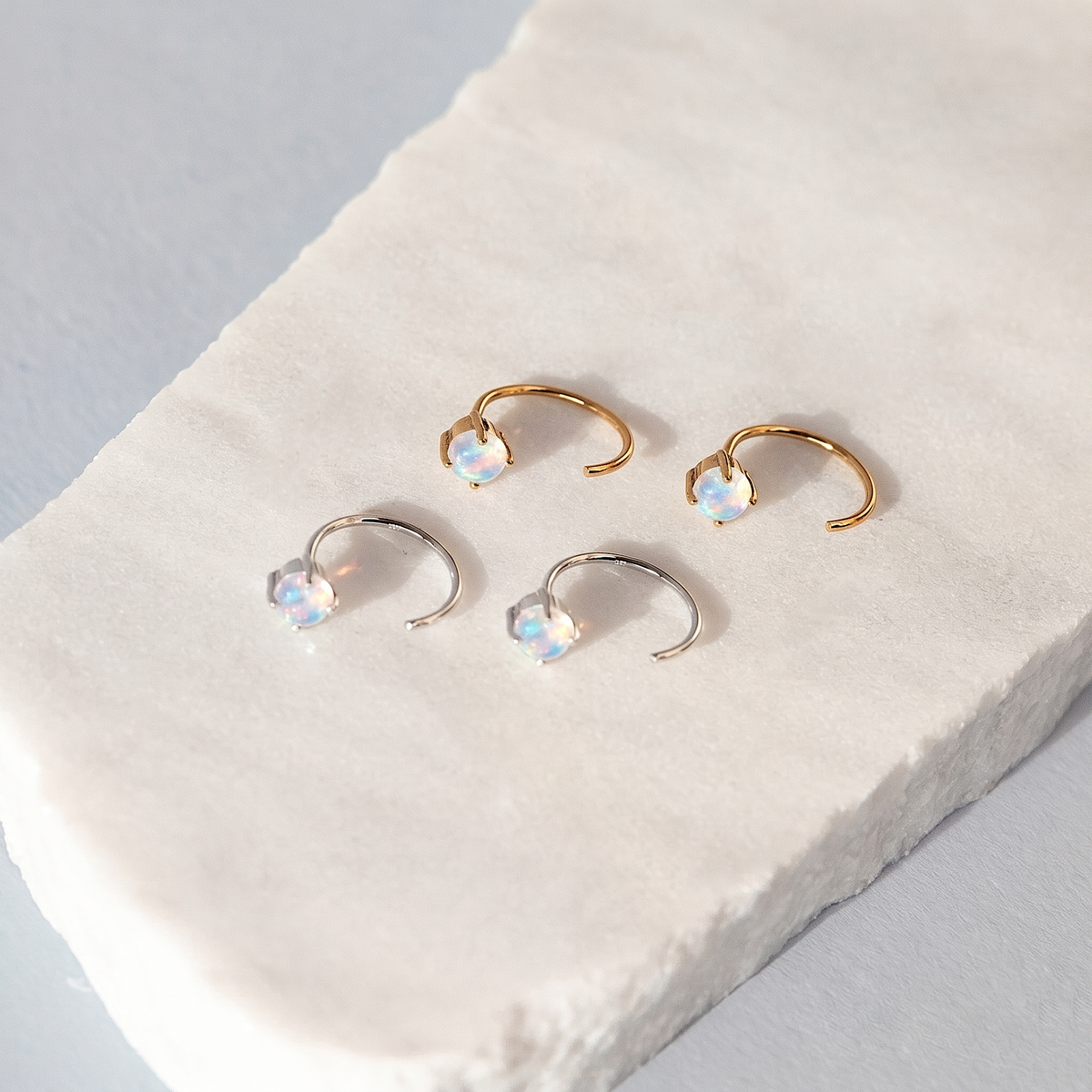 Pendientes de aro de Moonstone Huggie