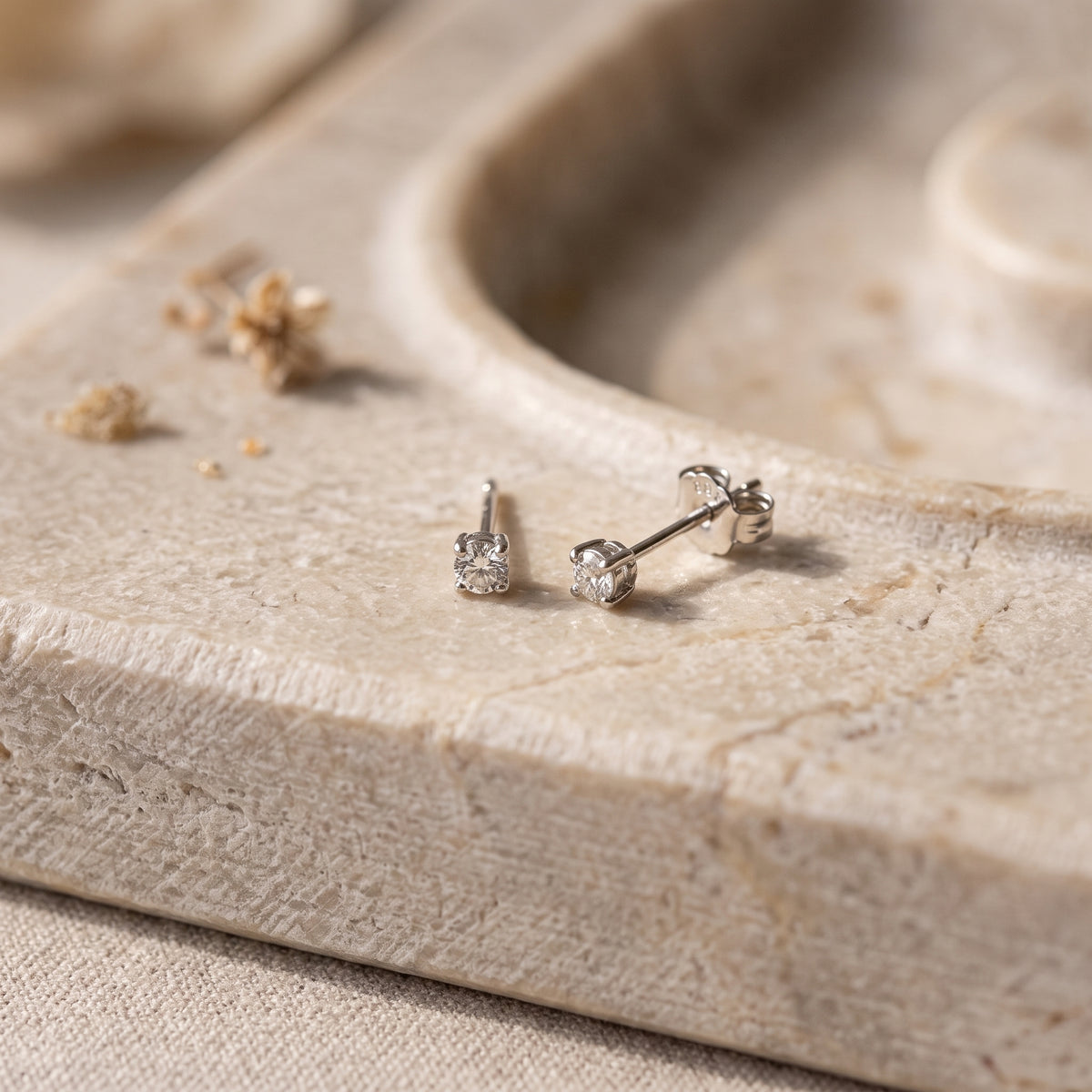 14K Massivt Guld Mini Diamantörhängen