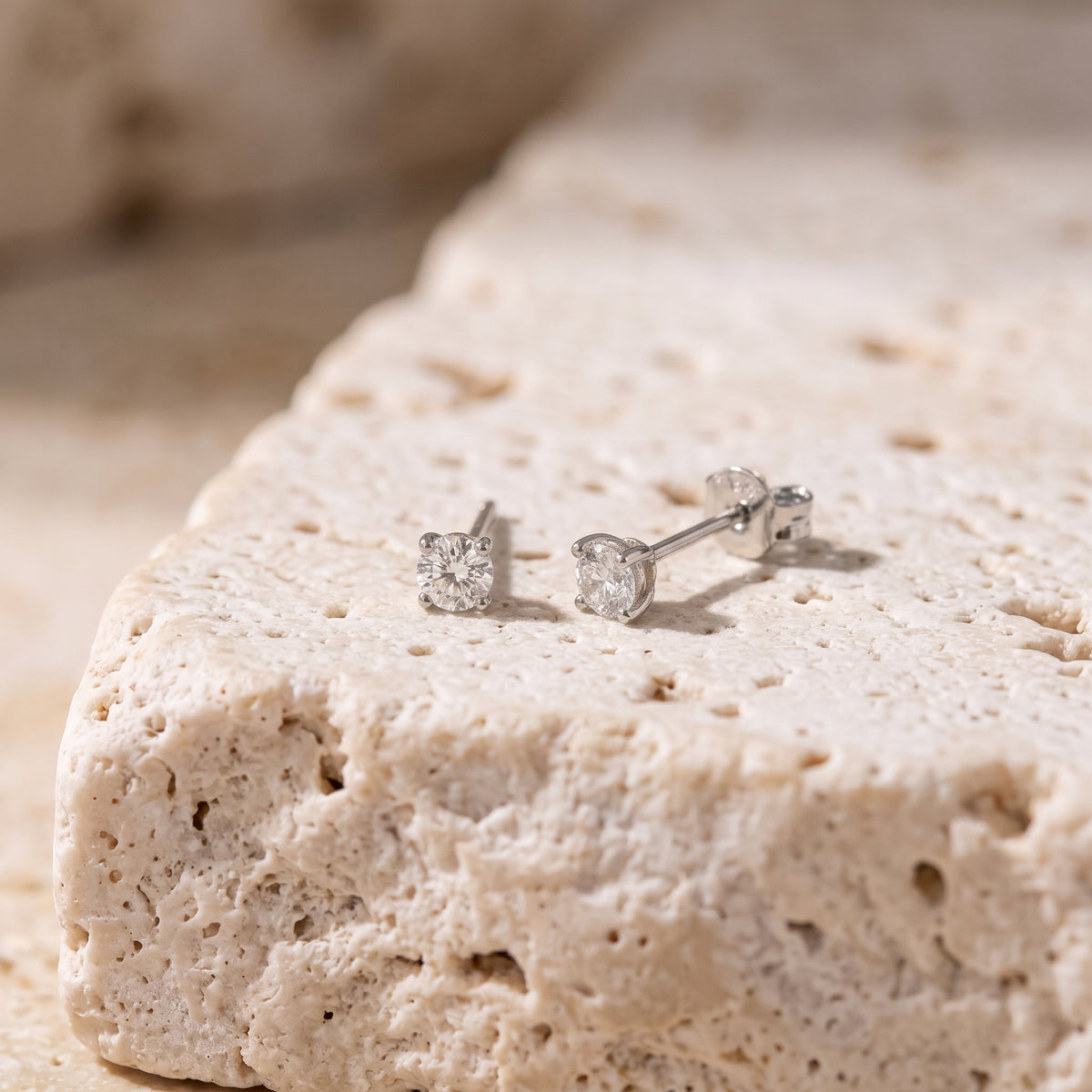 14K Massivt Guld Mini Diamantörhängen