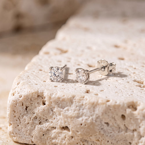 Orecchini a bottone con piccolo diamante in oro massiccio 14K