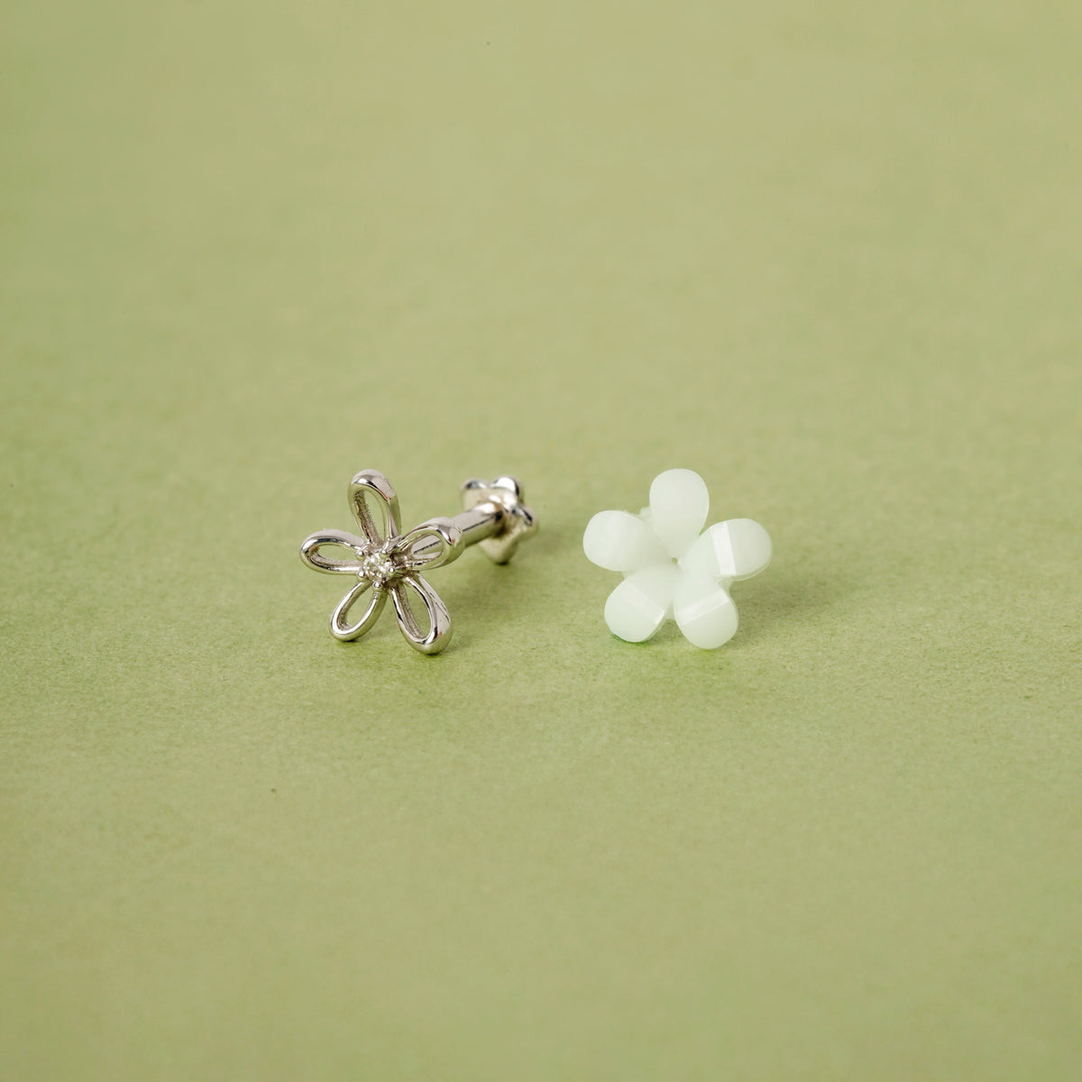 Color:White Gold
Option:Single
Option:Pair