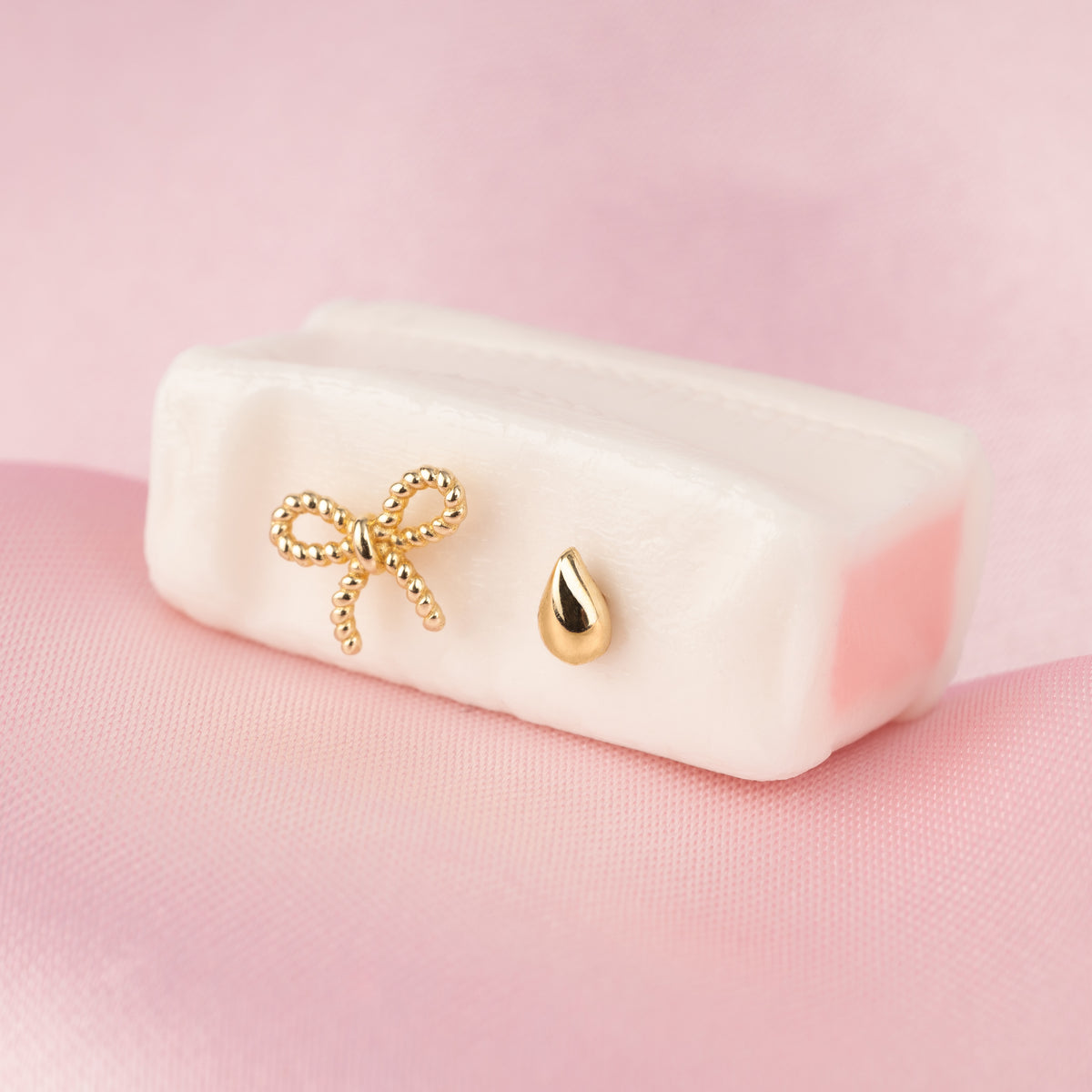 Color:Yellow Gold
Option:Single
Option:Pair
