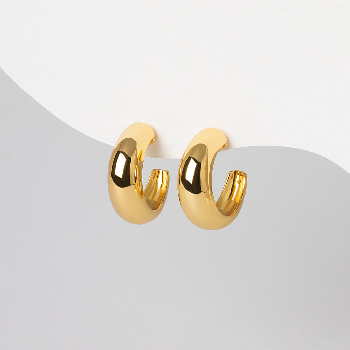 Luna Curve Huggie Hoop Earrings