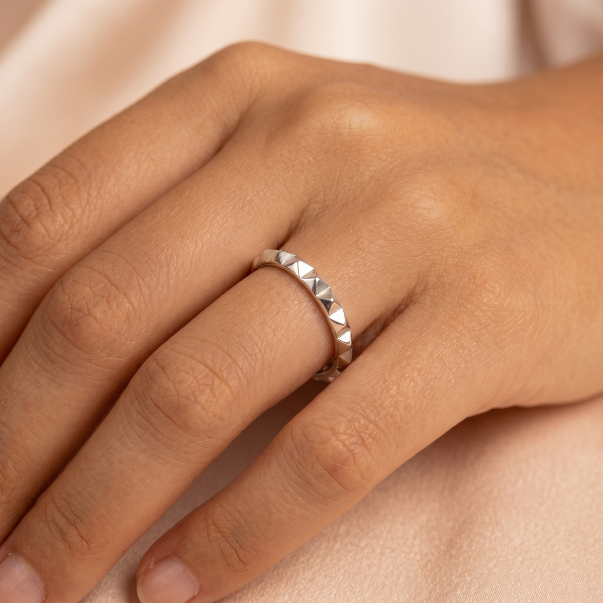 Nour Pyramid Ring Sølv