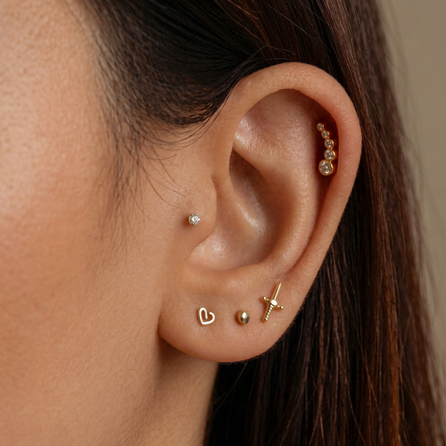 Pendiente Labret de hilo interno con daga mini de oro macizo 14K