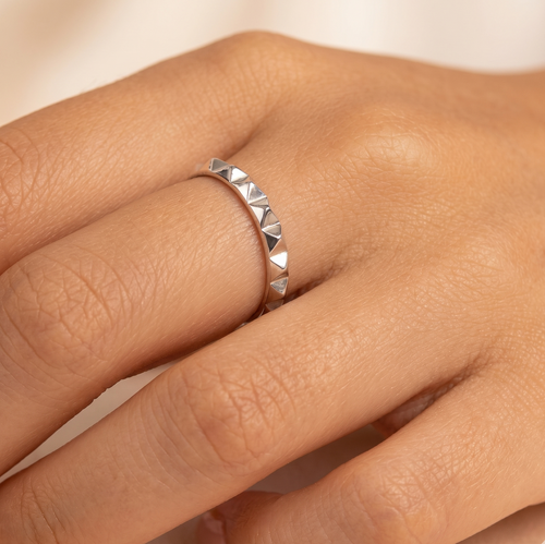 Nour Pyramid Ring Sølv