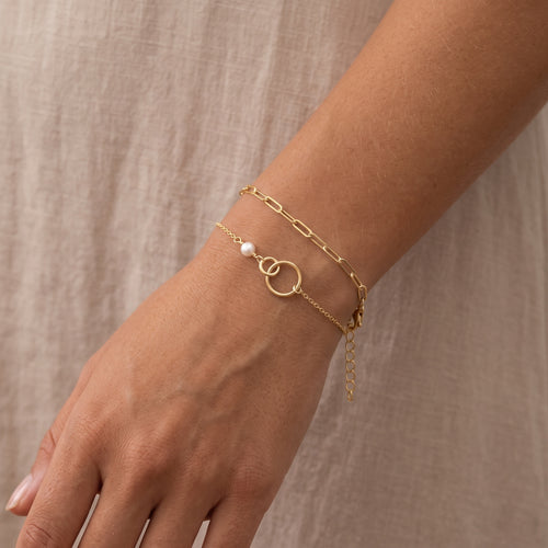 Interlocking Pearl Bracelet