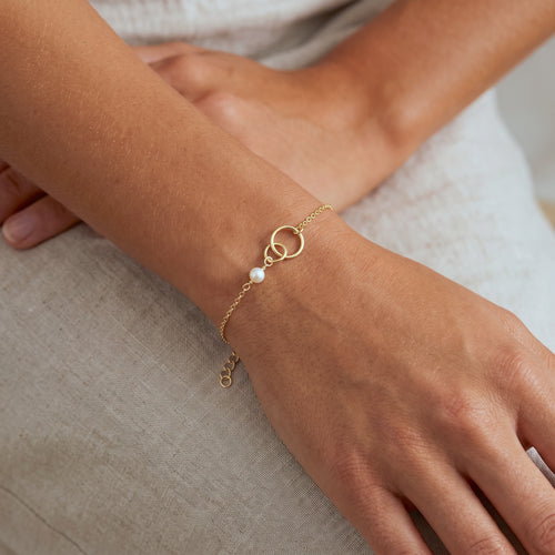 Interlocking Pearl Bracelet