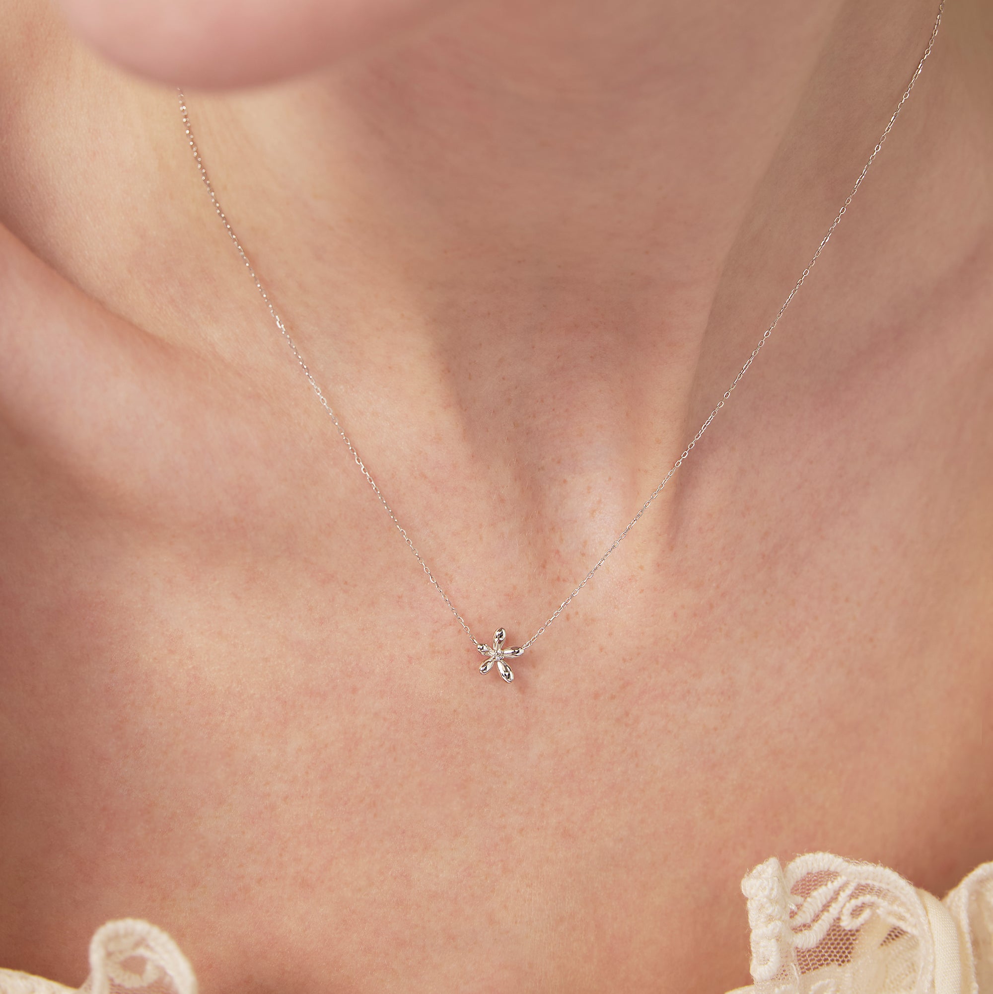 Collier en diamant Floraison en or solide 14K