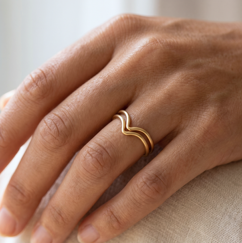 Cincin Chevron Emas