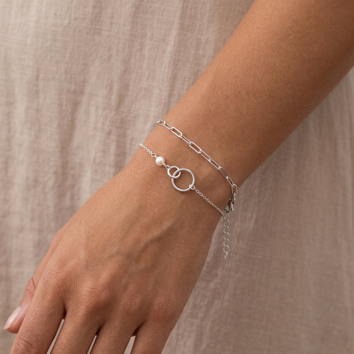 Interlocking Pearl Bracelet