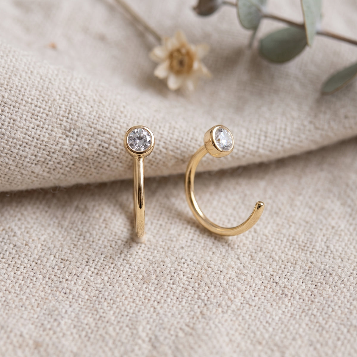 Anting Mini Bezel Huggies