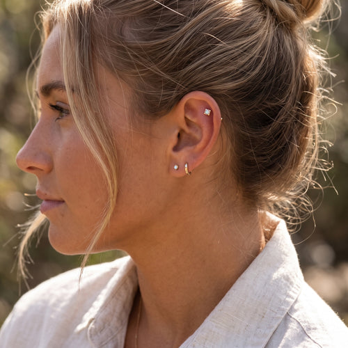 14K Massivt Gull Mini Opal Kvadratisk Gjenger Labret Ørepynt