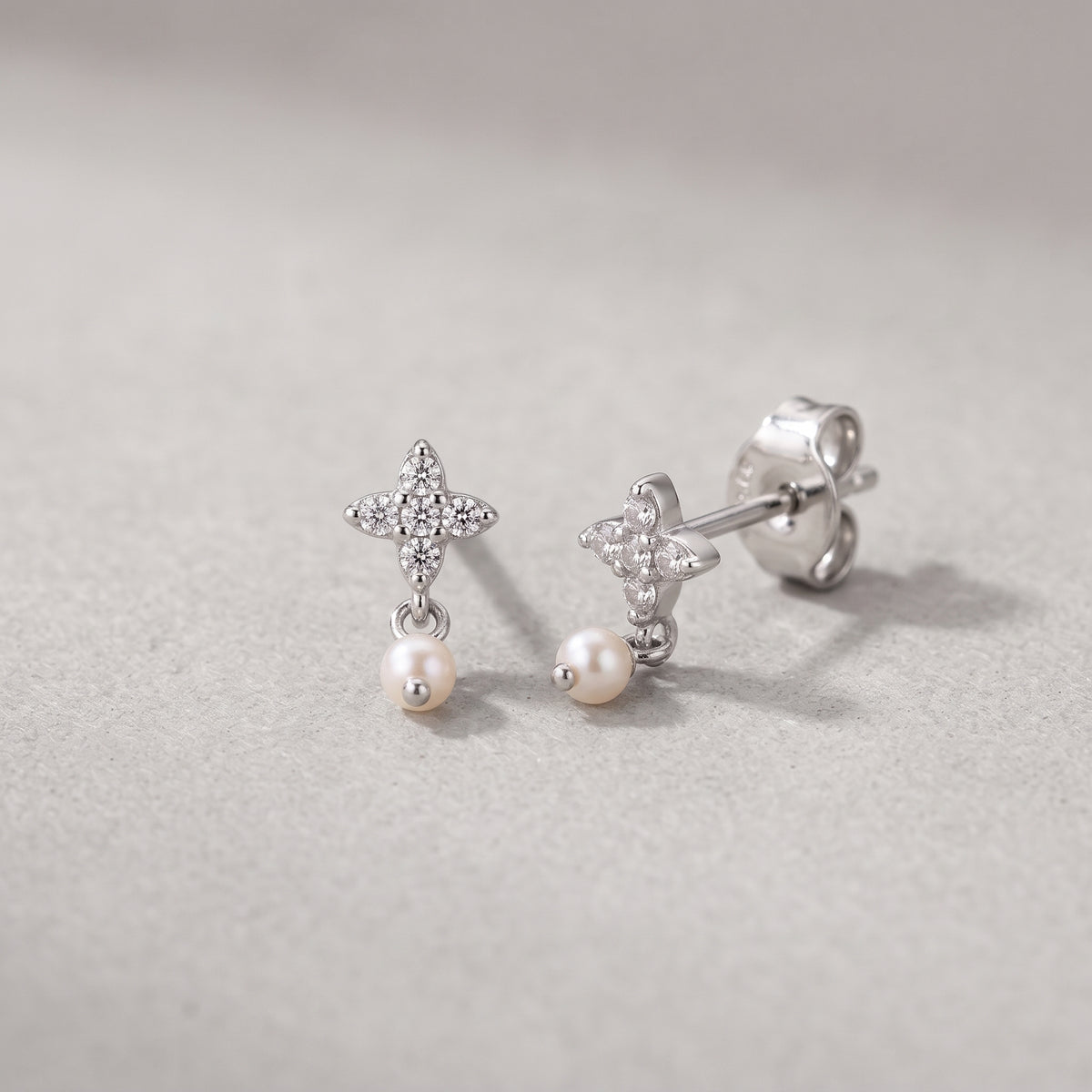 Boucle d'oreille en fleur d'étincelle