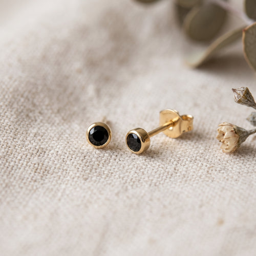 Mini svarta bezel-stud örhängen