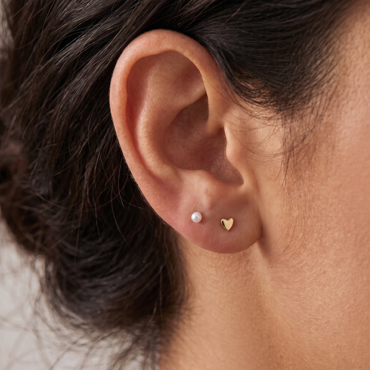 Orecchino Labret a vite a forma di cuore d'amore in oro massiccio 14K