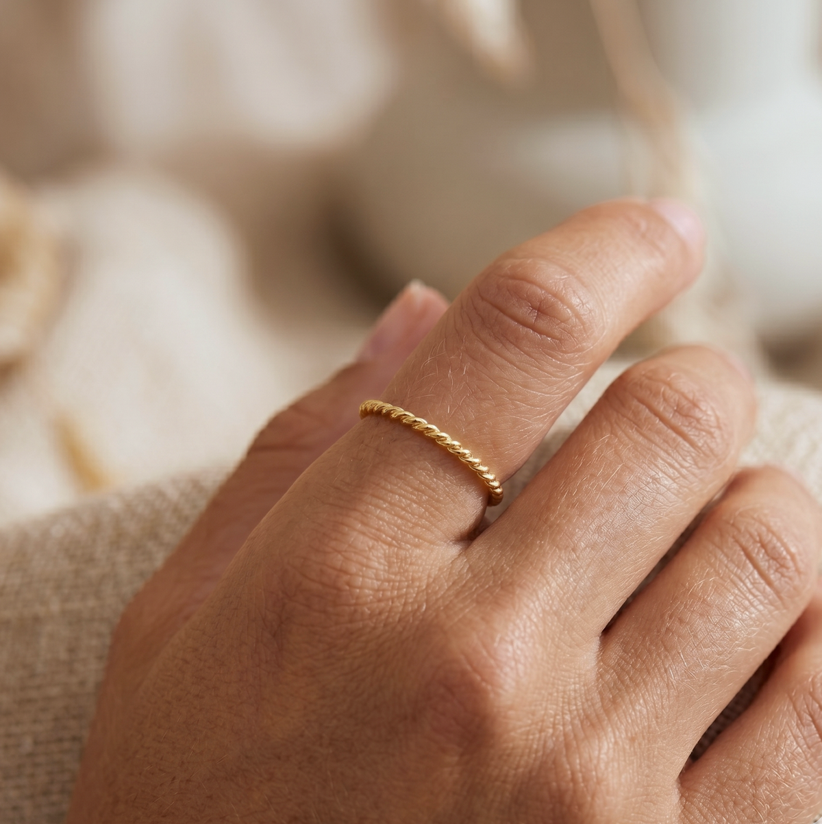Cincin Twist Tipis Emas