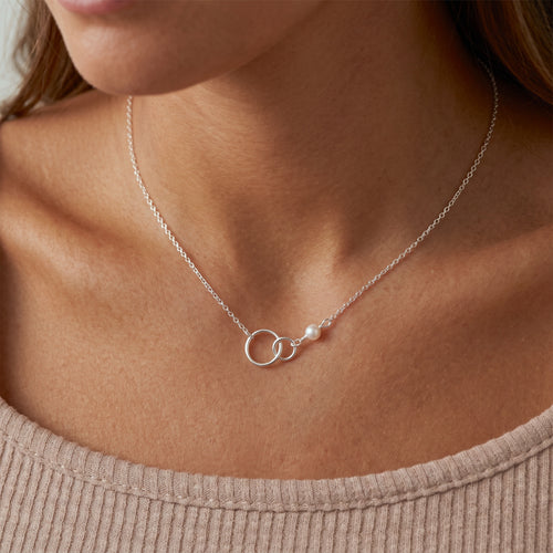Interlocking Pearl Necklace