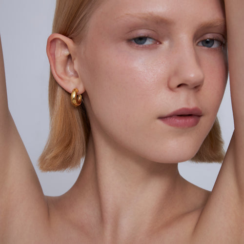 Luna Curve Huggie Hoop Earrings