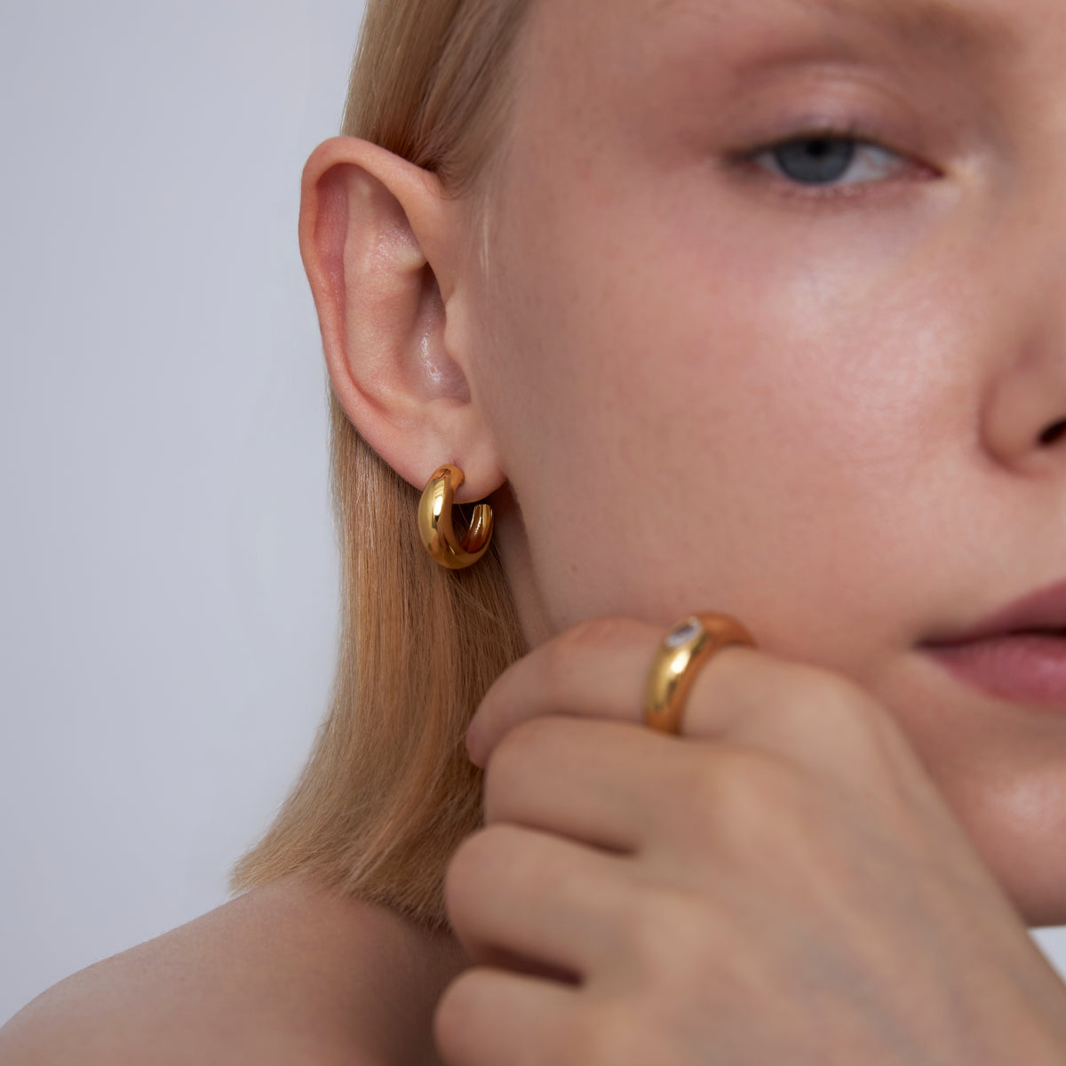 Luna Curve Huggie Hoop Earrings