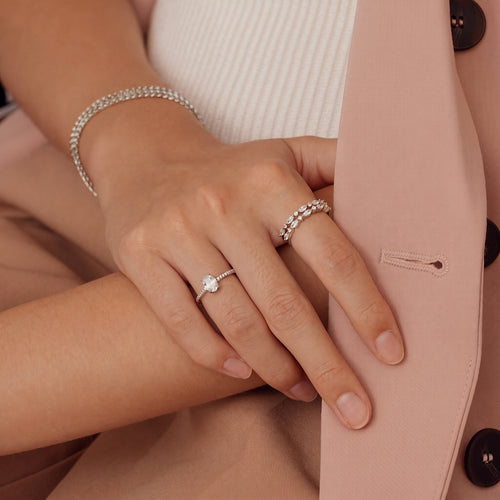 Anneau de pavé en larme en or