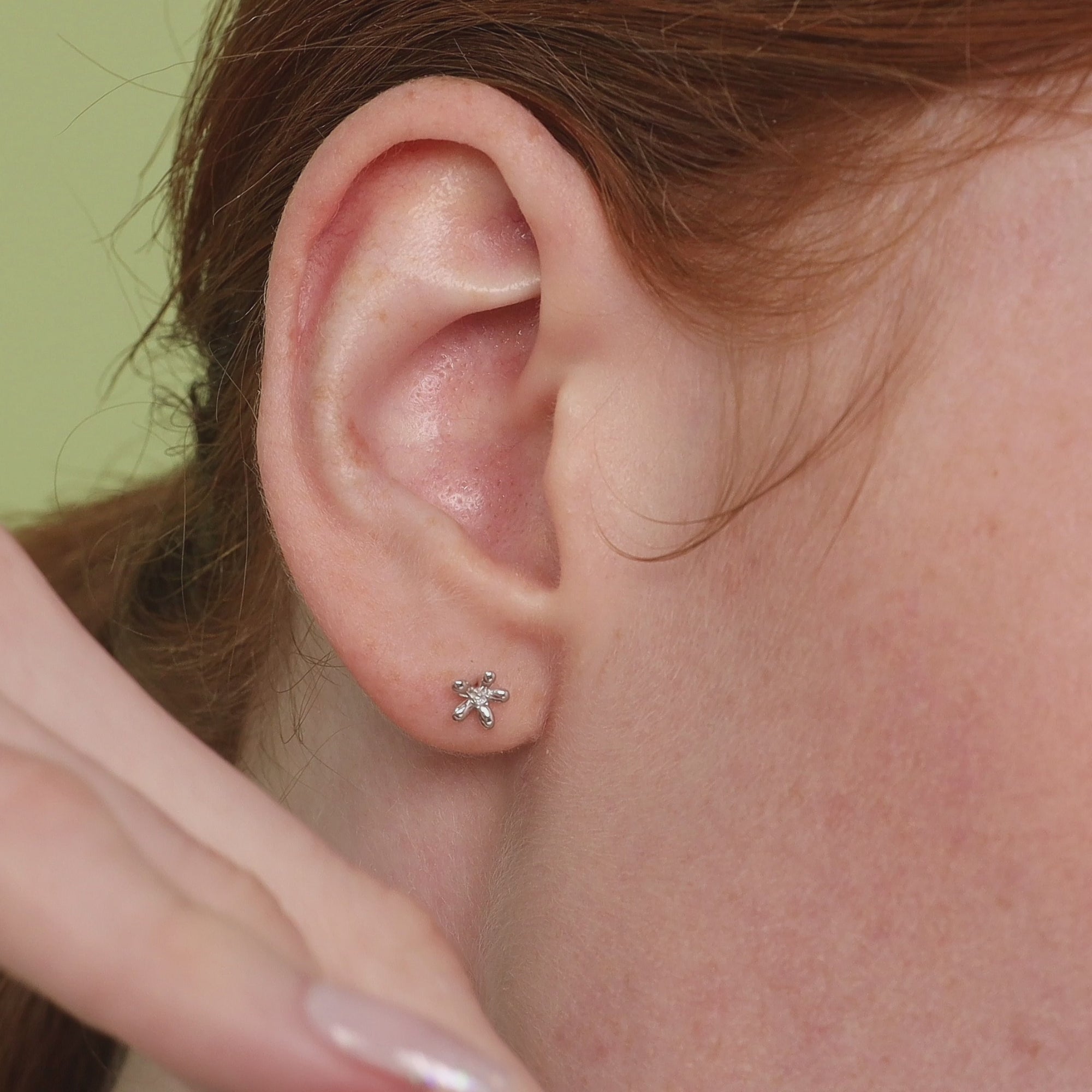 Color:White Gold
Option:Single
Option:Pair