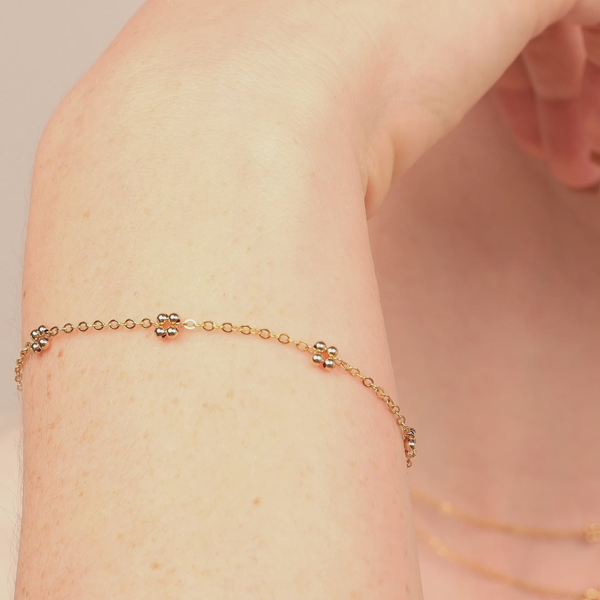 Color:Gold
Color:Silver
