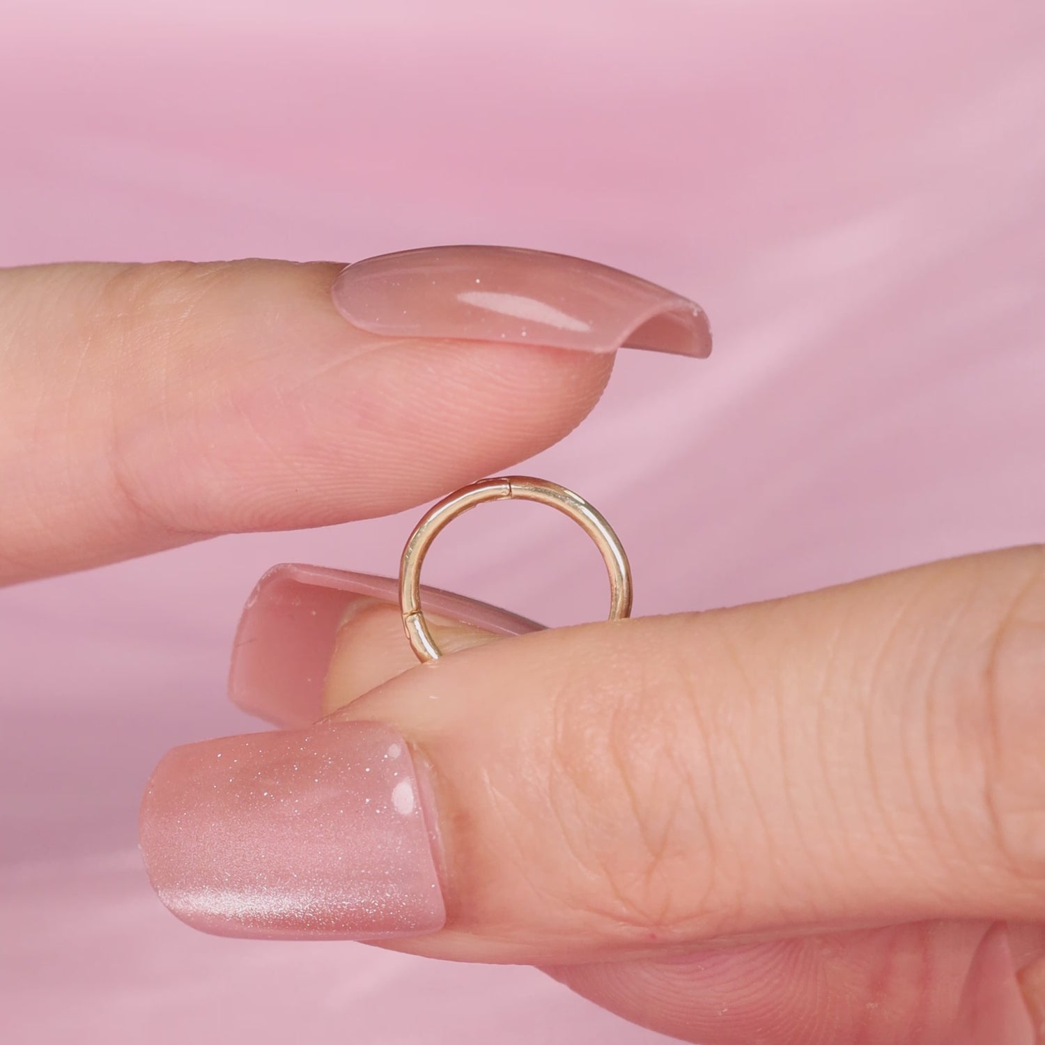 Color:Yellow Gold
Color:White Gold
Option:Single
Option:Pair