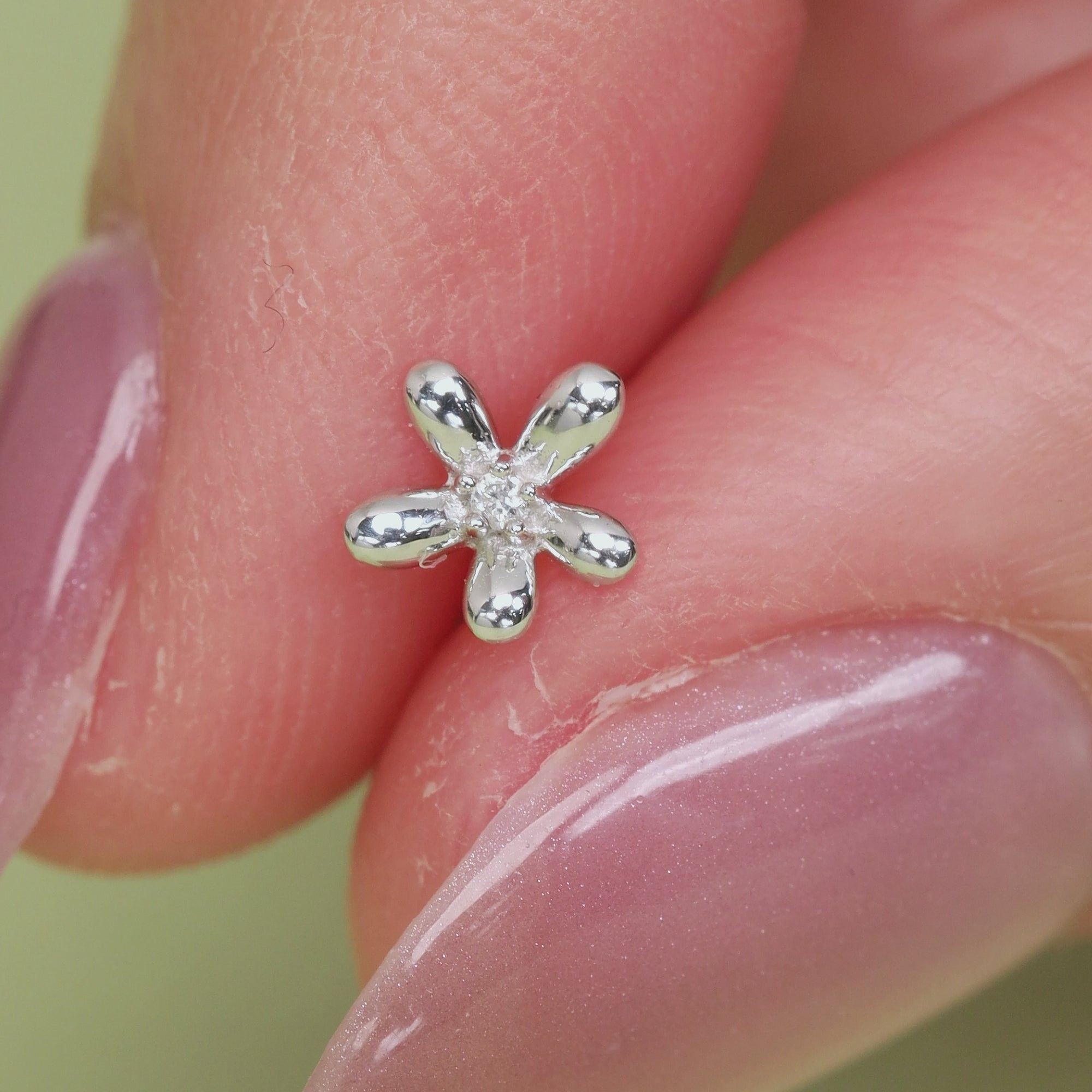 Color:White Gold
Option:Single
Option:Pair