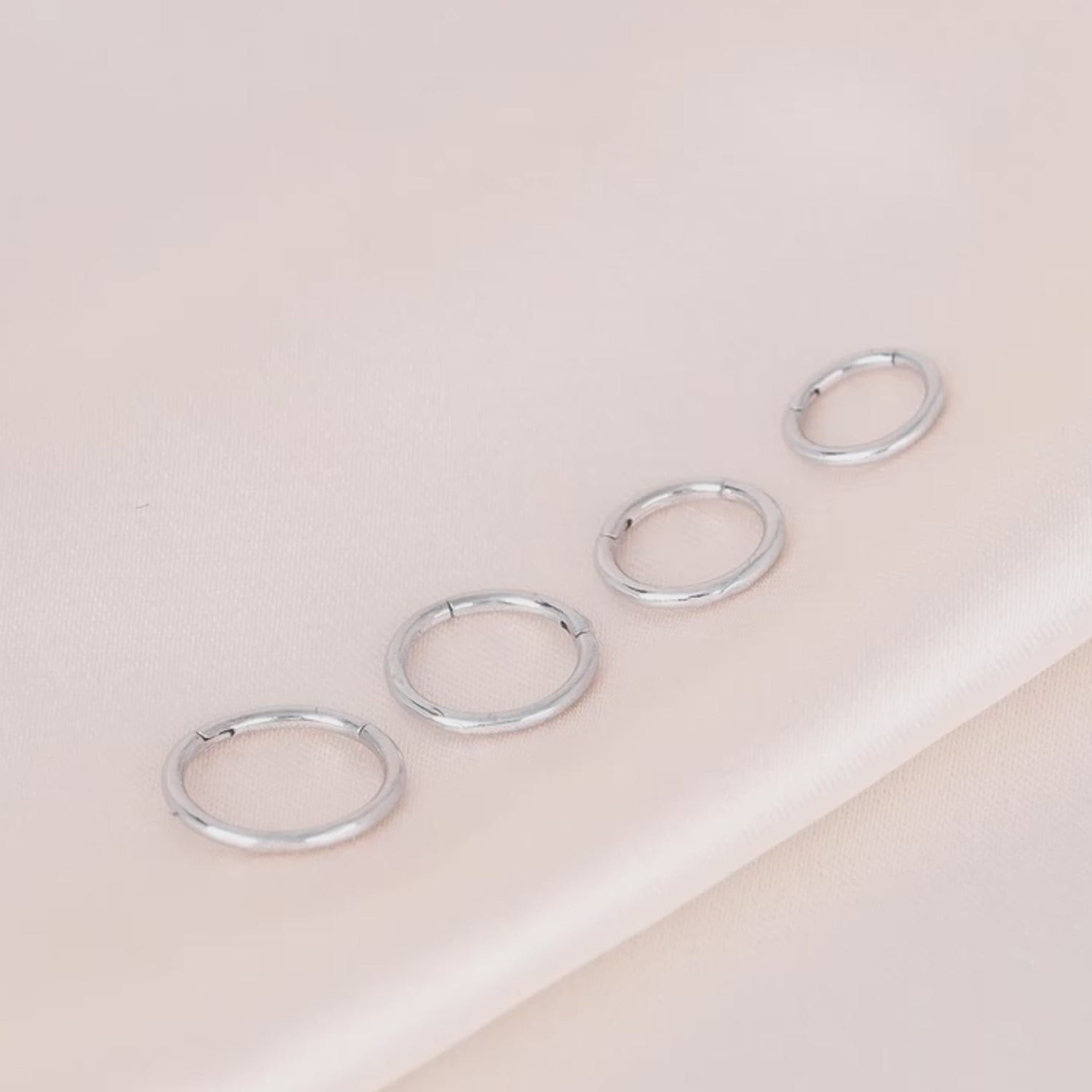 Color:White Gold|Option:Pair
Color:White Gold|Option:Single