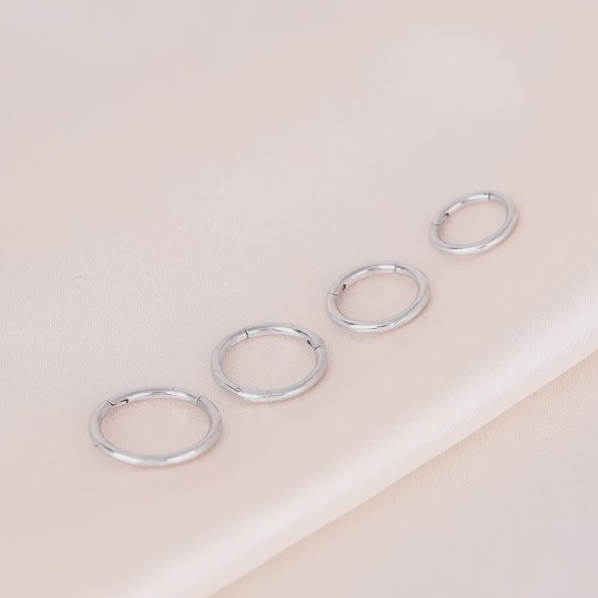 Color:White Gold|Option:Pair
Color:White Gold|Option:Single