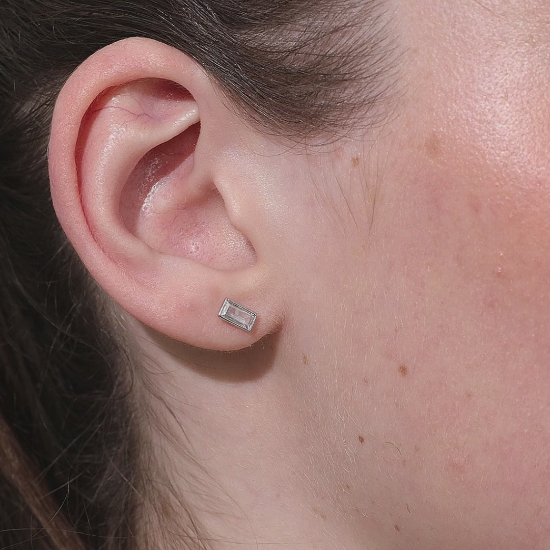 Color:White Gold
Post Length:6.5mm
Post Length:5mm
Post Length:8mm