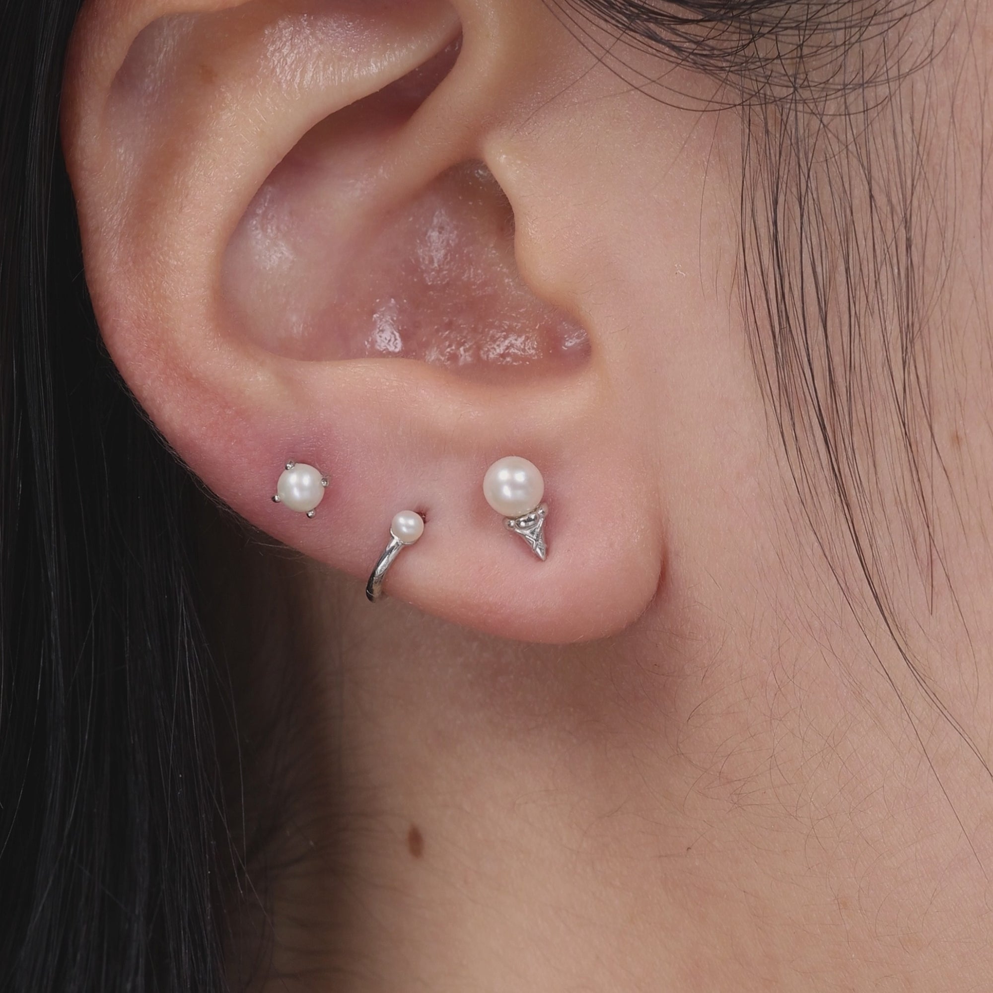 Color:White Gold
Option:Single
Option:Pair