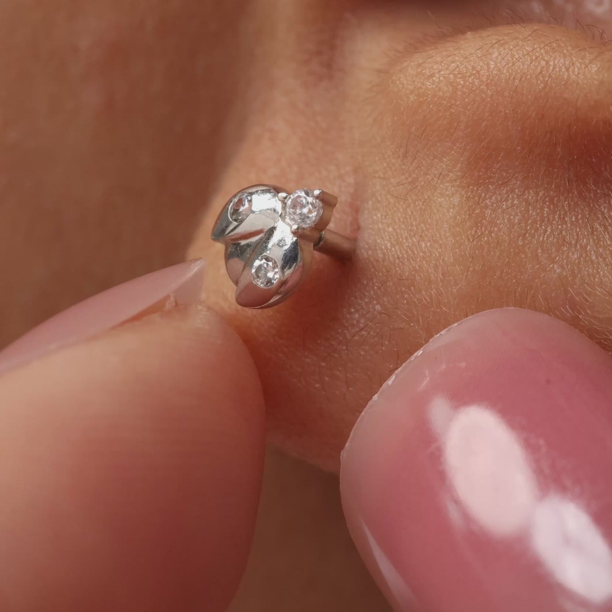 Color:White Gold
Post Length:6.5mm
Post Length:5mm
Post Length:8mm