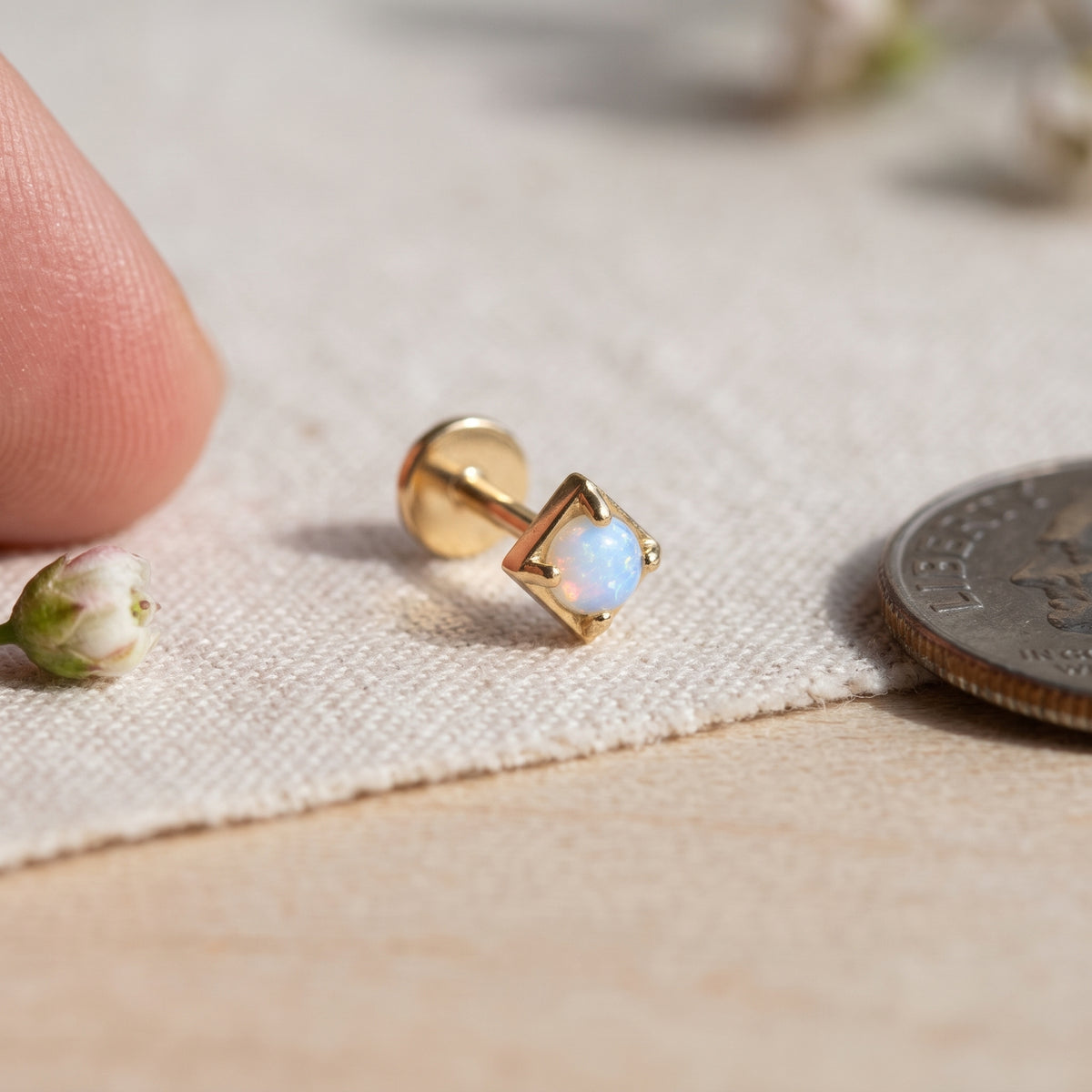 14K Massivt Gull Mini Opal Kvadratisk Gjenger Labret Ørepynt