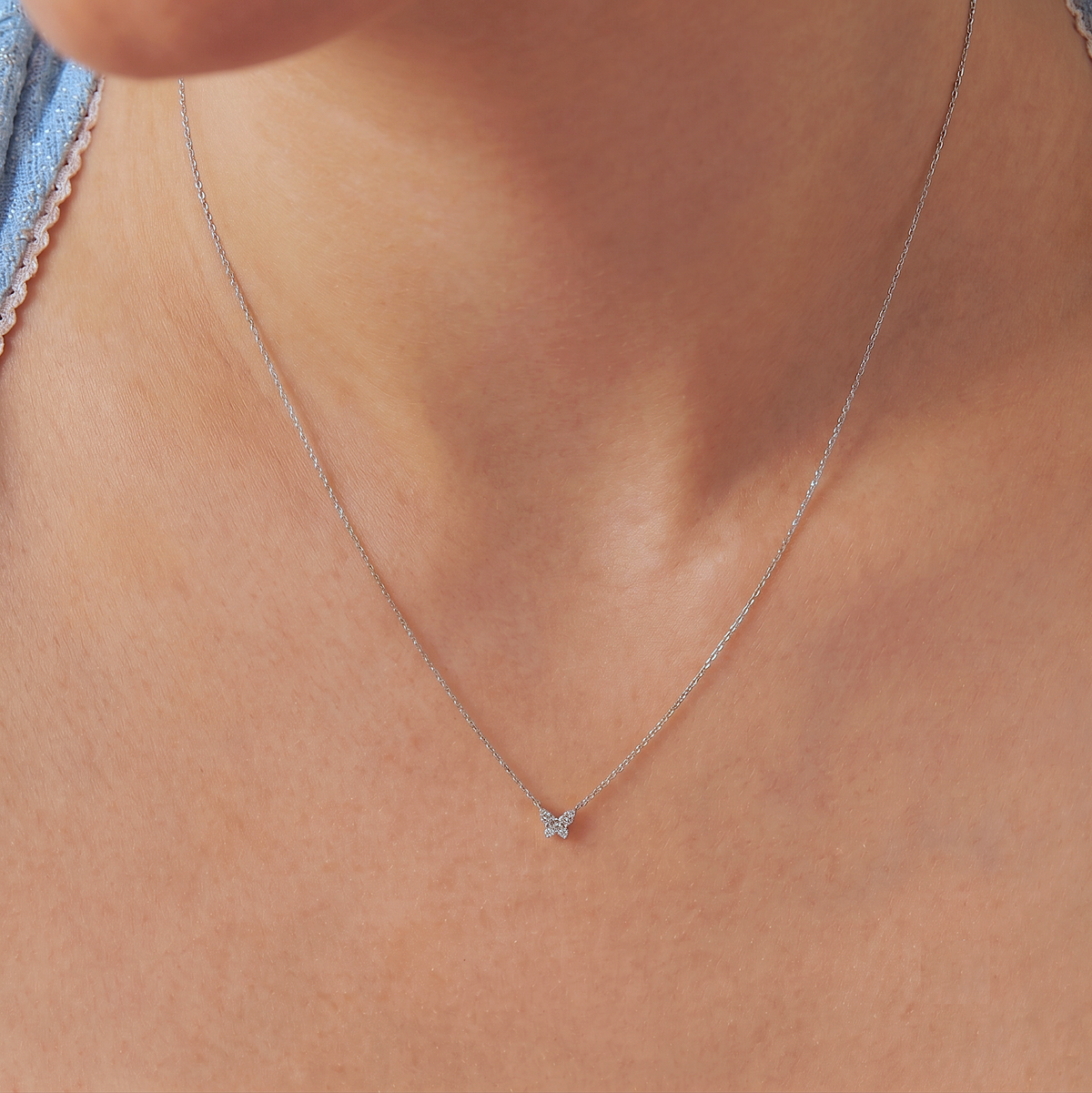 Collier en or solide 14K avec mini papillon en diamant pavé