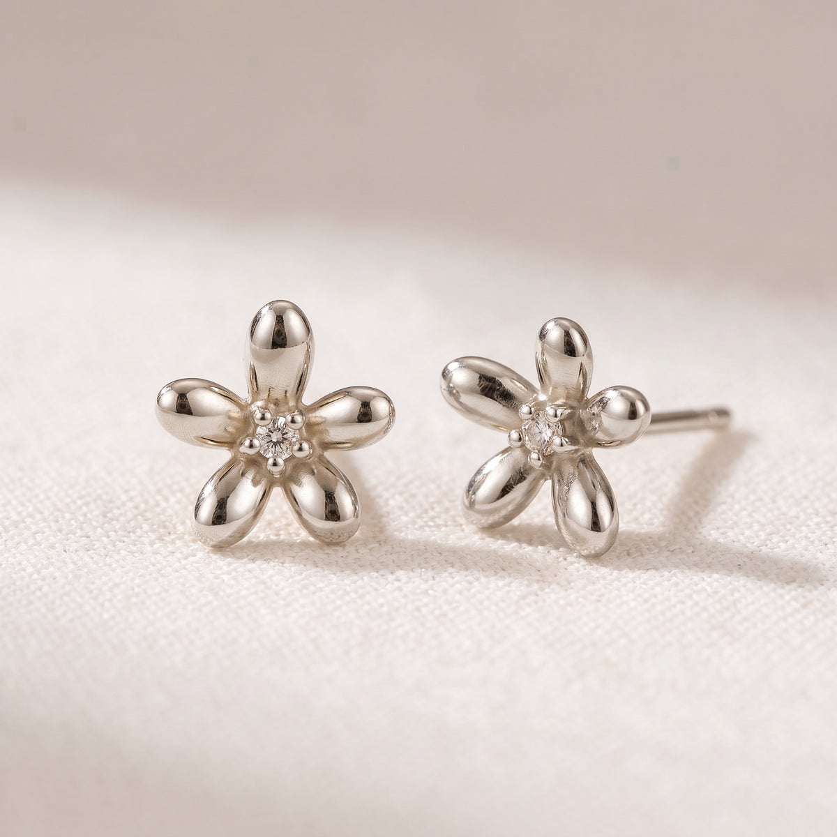 ต่างหูประดับเพชร Floraison ทองแท้ 14K