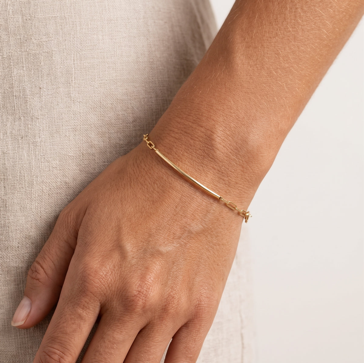 Curve Bar Link Chain Bracelet