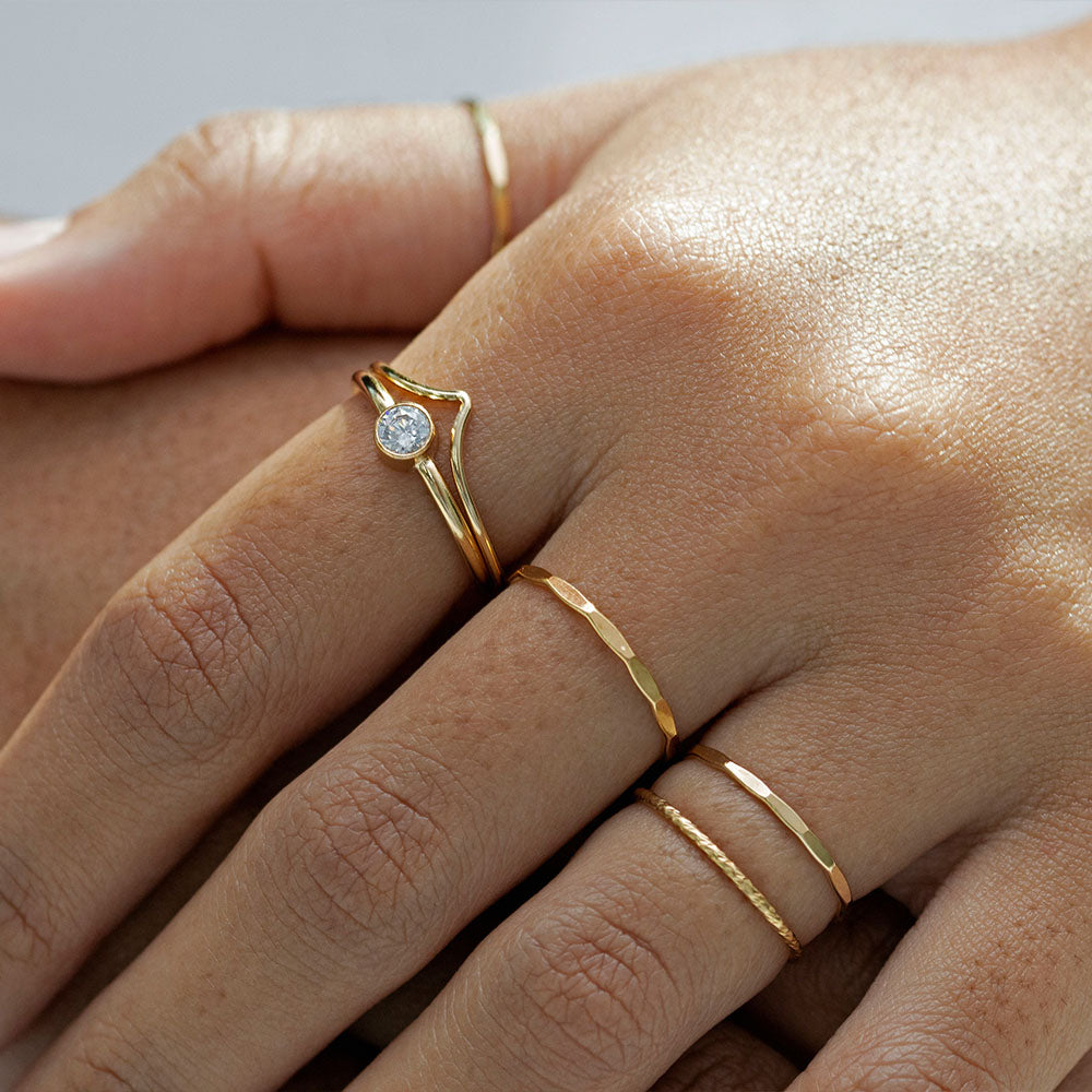 Cincin Chevron Emas