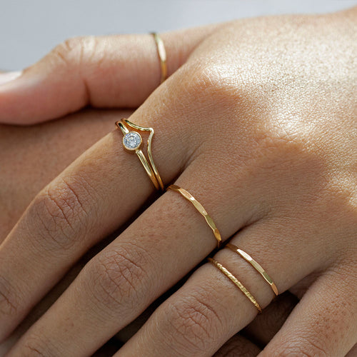 Cincin Chevron Emas