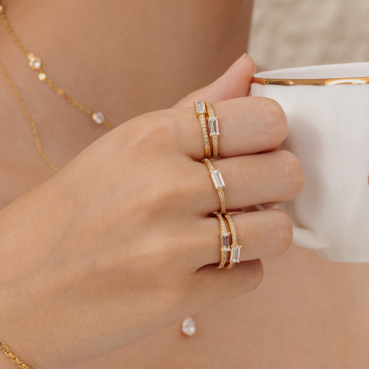 Cincin Emas Solitaire Baguette