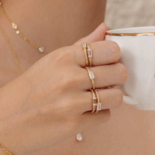 Cincin Emas Solitaire Baguette