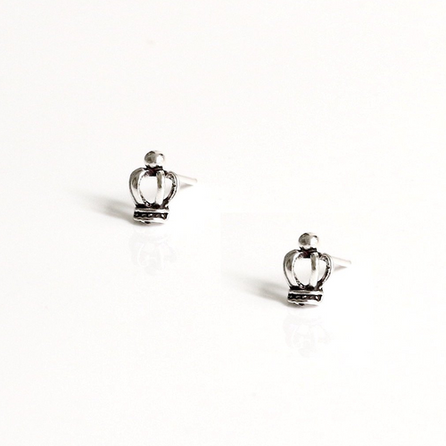 ต่างหูหมุด Crown